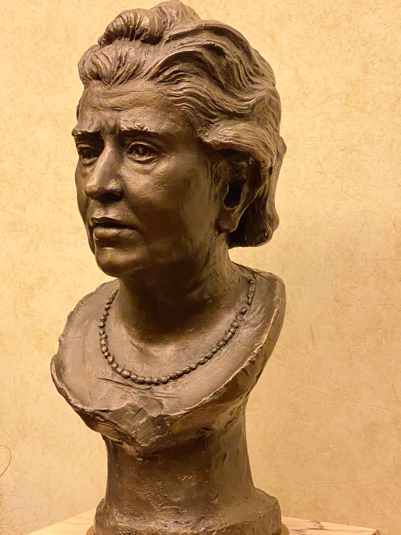 Busto bronzeo di Lina Merlin al Senato