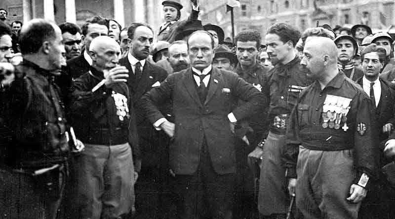 Mussolini con i quattro quadrumviri