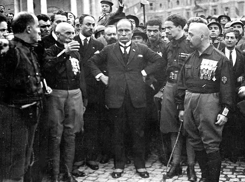 Mussolini con i quadrumviri
