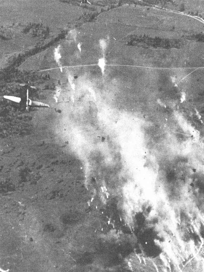 "Stukas" all'attacco delle posizioni italiane nella zona di Kardakata