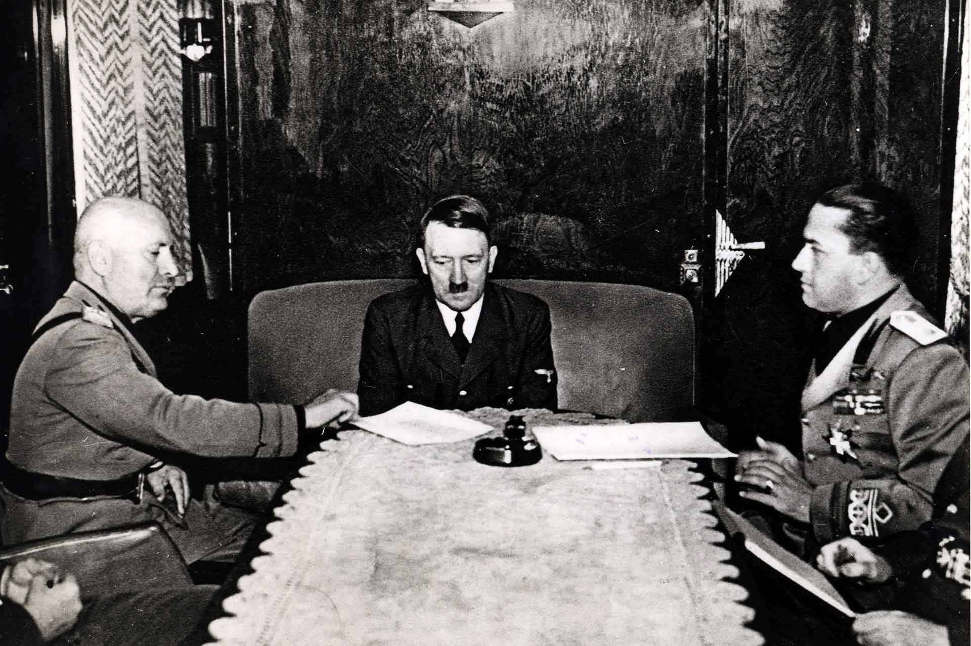 Galeazzo Ciano insieme a Benito Mussolini e Adolf Hitler